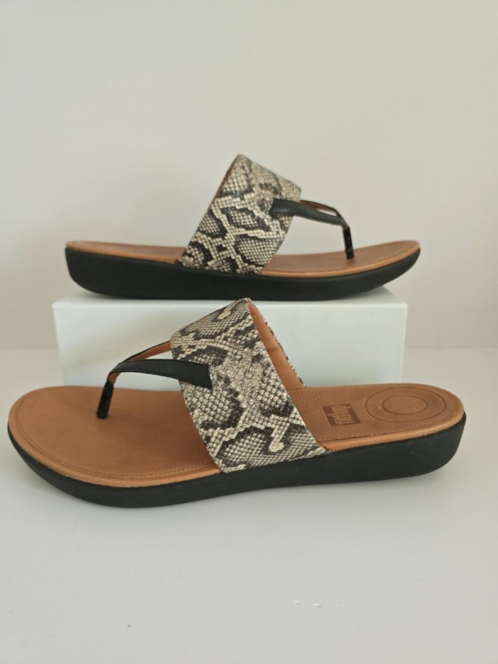 Fitflop Delta Toe Flip Flops Thong Sandals 11 Snakeskin Leather Slip On Womens